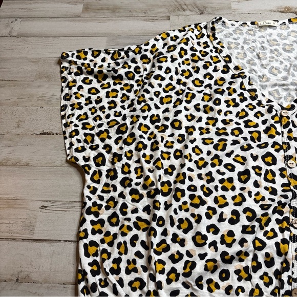 E. Luna Woman's Short Sleeve Tie Knot Hem Tunic Top Leopard Plus 2X - Picture 12 of 13